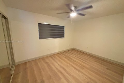 Condo in Cutler Bay, Florida, 2 bedrooms  № 1967515 - photo 5