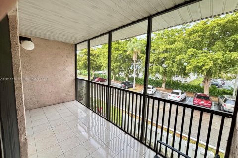 Condo in Cutler Bay, Florida, 2 bedrooms  № 1967515 - photo 8