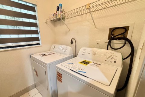 Condo in Cutler Bay, Florida, 2 bedrooms  № 1967515 - photo 7