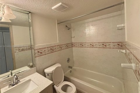 Condo in Cutler Bay, Florida, 2 bedrooms  № 1967515 - photo 6