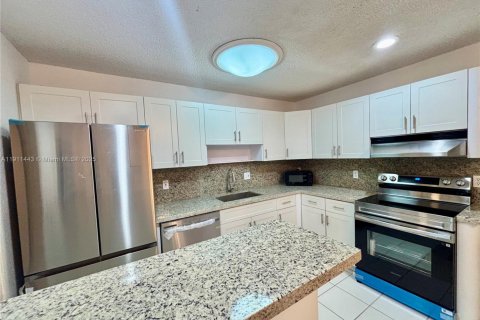 Condo in Cutler Bay, Florida, 2 bedrooms  № 1967515 - photo 2