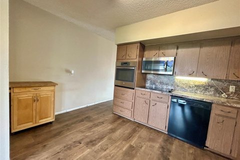 Condo in Clearwater, Florida, 2 bedrooms  № 1913212 - photo 9