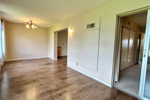 Condo in Clearwater, Florida, 2 bedrooms  № 1913212 - photo 13