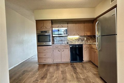Condo in Clearwater, Florida, 2 bedrooms  № 1913212 - photo 10