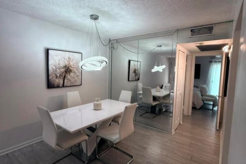 Condo in Pembroke Pines, Florida, 1 bedroom  № 2084075 - photo 9