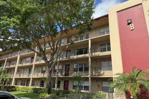 Condo in Pembroke Pines, Florida, 1 bedroom  № 2084075 - photo 3