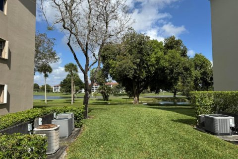 Condo in Pembroke Pines, Florida, 1 bedroom  № 2084075 - photo 5