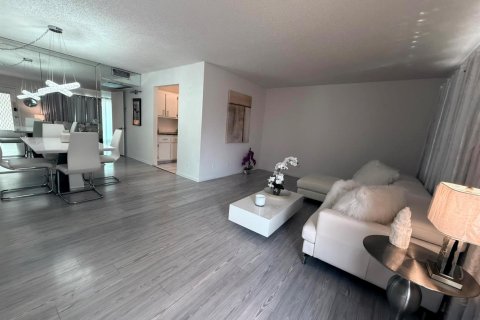 Condo in Pembroke Pines, Florida, 1 bedroom  № 2084075 - photo 7