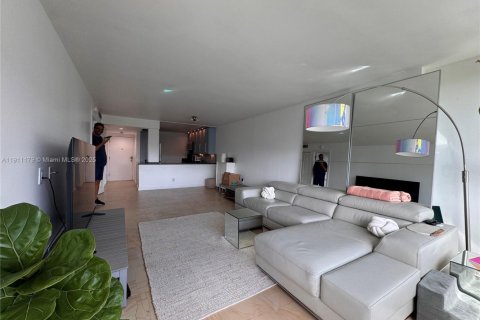 Condo in Miami Beach, Florida, 1 bedroom № 1967203 - photo 11