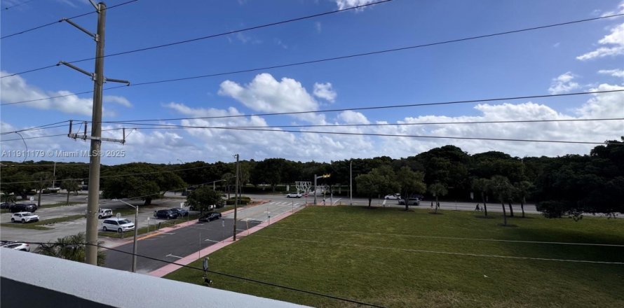 Condo in Miami Beach, Florida, 1 bedroom № 1967203