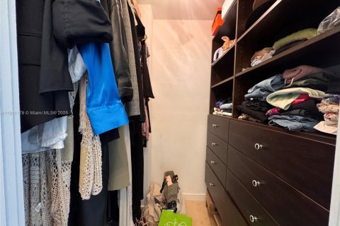 Condo in Miami Beach, Florida, 1 bedroom № 1967203 - photo 9