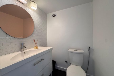 Condo in Miami Beach, Florida, 1 bedroom № 1967203 - photo 10