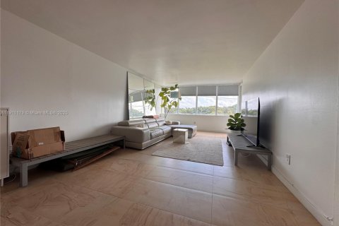 Condo in Miami Beach, Florida, 1 bedroom № 1967203 - photo 6
