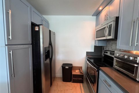 Condo in Miami Beach, Florida, 1 bedroom № 1967203 - photo 4