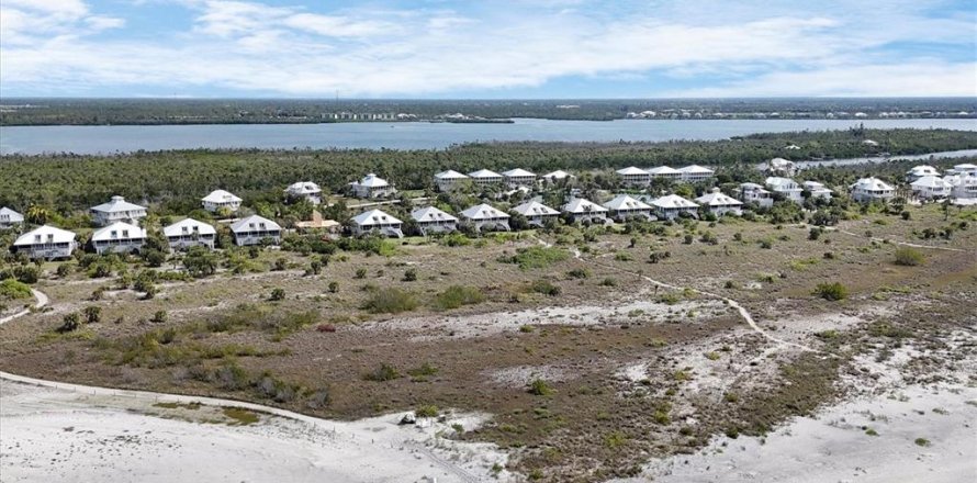 House in Placida, Florida 3 bedrooms, 191.75 sq.m. № 2099743