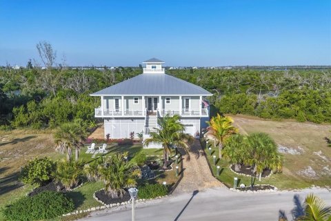 House in Placida, Florida 3 bedrooms, 191.75 sq.m. № 2099743 - photo 2