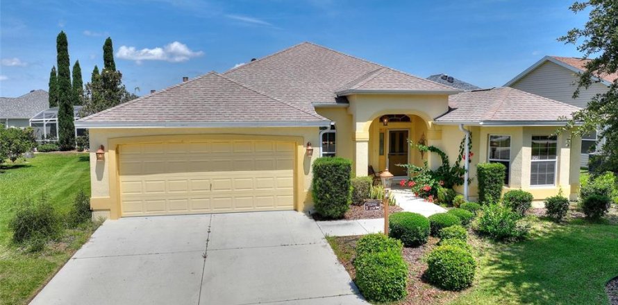 House in The Villages, Florida 3 bedrooms, 179.02 sq.m. № 1762285