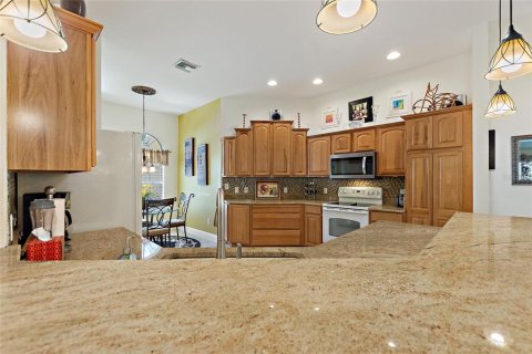 House in The Villages, Florida 3 bedrooms, 179.02 sq.m. № 1762285 - photo 7