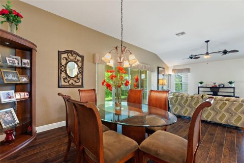 House in The Villages, Florida 3 bedrooms, 179.02 sq.m. № 1762285 - photo 15