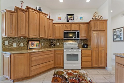 House in The Villages, Florida 3 bedrooms, 179.02 sq.m. № 1762285 - photo 9