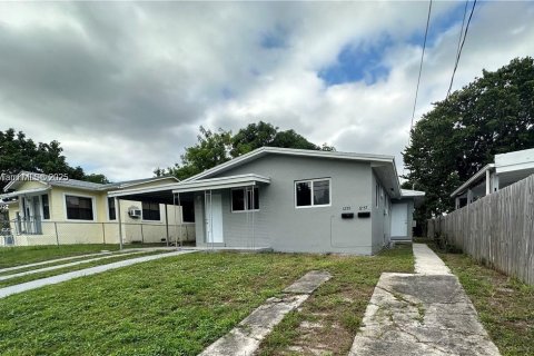 Propiedad comercial en venta en Miami, Florida № 1979422 - foto 1