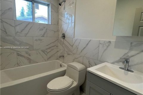 Propiedad comercial en venta en Miami, Florida № 1979422 - foto 7