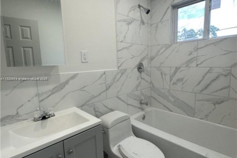 Propiedad comercial en venta en Miami, Florida № 1979422 - foto 11