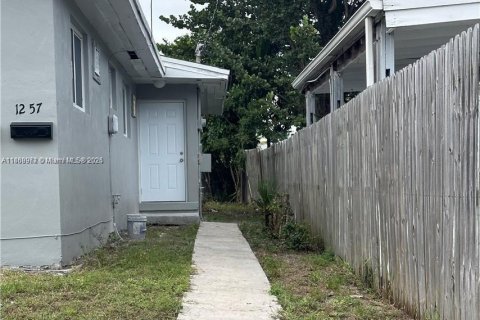 Propiedad comercial en venta en Miami, Florida № 1979422 - foto 14