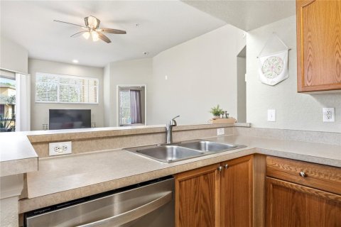 Condo in Tampa, Florida, 1 bedroom  № 2230653 - photo 5