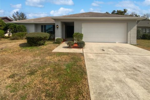 House in New Port Richey, Florida 3 bedrooms, 167.04 sq.m. № 1545178 - photo 1
