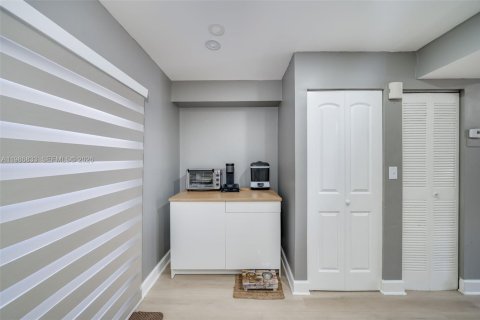 Condominio en venta en Miami, Florida, 2 dormitorios, 76.92 m2 № 2044948 - foto 12