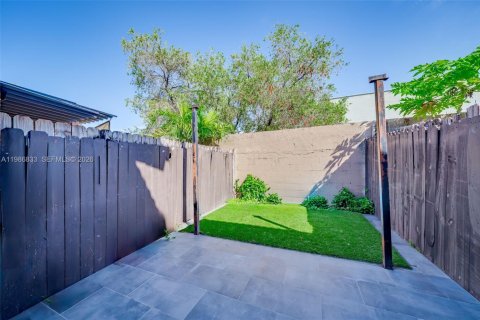 Condominio en venta en Miami, Florida, 2 dormitorios, 76.92 m2 № 2044948 - foto 24