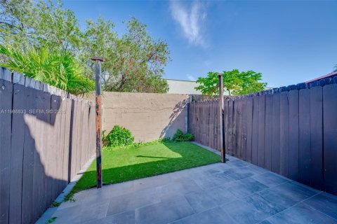 Condominio en venta en Miami, Florida, 2 dormitorios, 76.92 m2 № 2044948 - foto 23