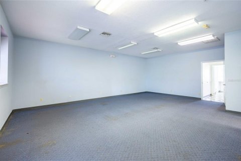 Propiedad comercial en alquiler en Zephyrhills, Florida, 230.68 m2 № 1109512 - foto 15