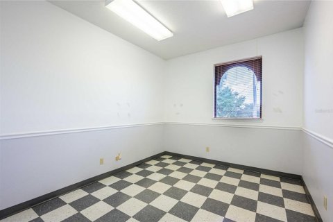 Propiedad comercial en alquiler en Zephyrhills, Florida, 230.68 m2 № 1109512 - foto 23