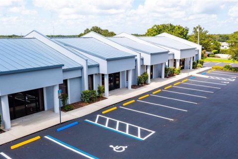 Propiedad comercial en alquiler en Zephyrhills, Florida, 230.68 m2 № 1109512 - foto 4