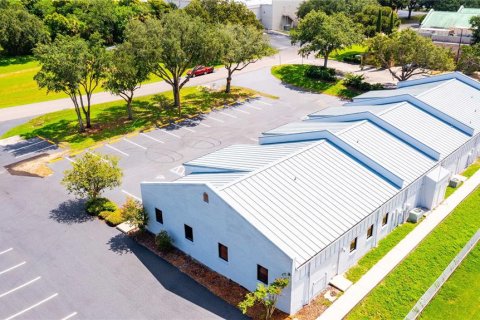 Propiedad comercial en alquiler en Zephyrhills, Florida, 230.68 m2 № 1109512 - foto 9