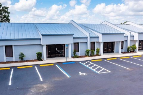 Propiedad comercial en alquiler en Zephyrhills, Florida, 230.68 m2 № 1109512 - foto 3