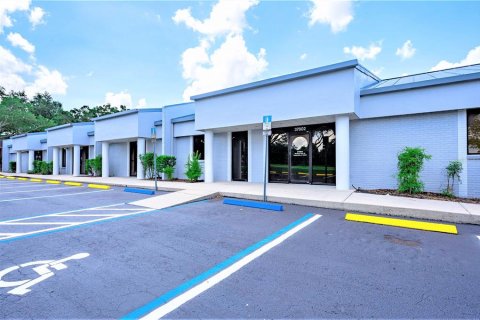 Propiedad comercial en alquiler en Zephyrhills, Florida, 230.68 m2 № 1109512 - foto 2