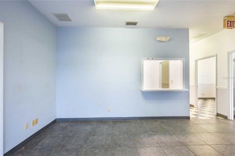 Propiedad comercial en alquiler en Zephyrhills, Florida, 230.68 m2 № 1109512 - foto 19