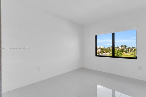 House in AURORA in Florida City, Florida 5 bedrooms, 176.7 sq.m. № 1953322 - photo 19