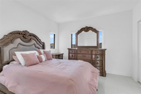 House in AURORA in Florida City, Florida 5 bedrooms, 176.7 sq.m. № 1953322 - photo 23