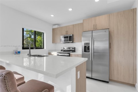 House in AURORA in Florida City, Florida 5 bedrooms, 176.7 sq.m. № 1953322 - photo 6