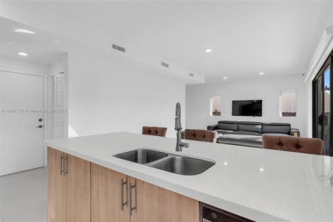 House in AURORA in Florida City, Florida 5 bedrooms, 176.7 sq.m. № 1953322 - photo 8