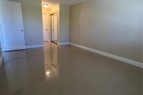 Copropriété à louer à Miami, Floride: 1 chambre, 66.15 m2 № 2001268 - photo 16