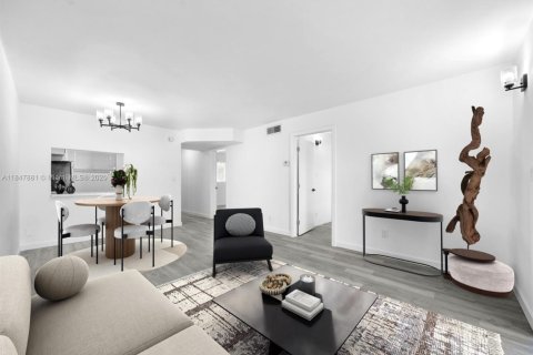 Condo in Lake Worth, Florida, 2 bedrooms  № 1849145 - photo 1