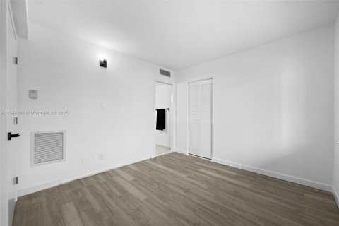Condo in Lake Worth, Florida, 2 bedrooms  № 1849145 - photo 15