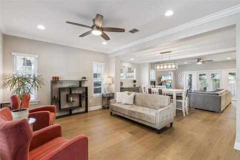 Casa en venta en Orlando, Florida, 3 dormitorios, 190.36 m2 № 2144900 - foto 2