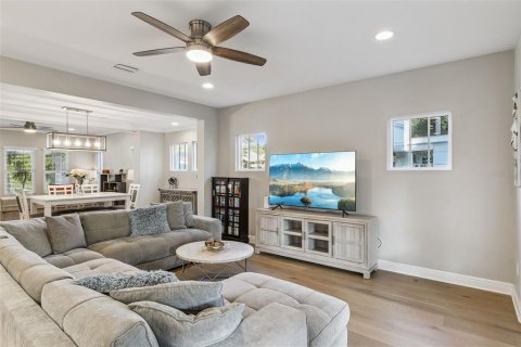 Casa en venta en Orlando, Florida, 3 dormitorios, 190.36 m2 № 2144900 - foto 3