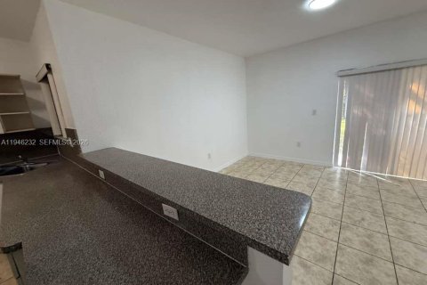 Touwnhouse à vendre à Florida City, Floride: 3 chambres, 141.86 m2 № 2152897 - photo 4